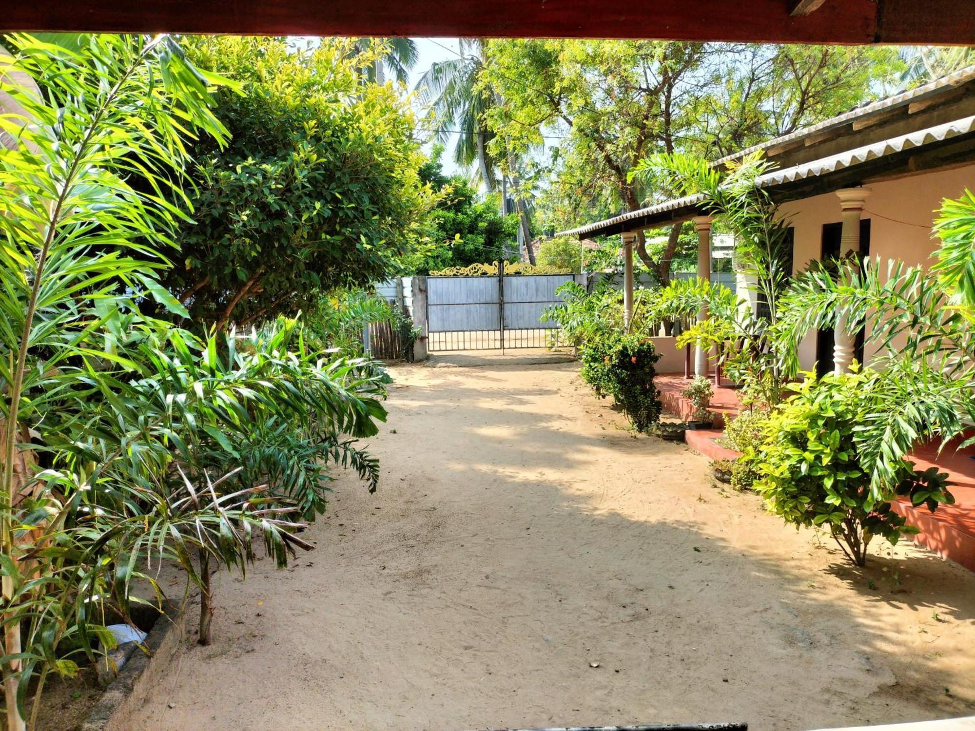 Suman Beach Rooms Nilaveli Exterior foto